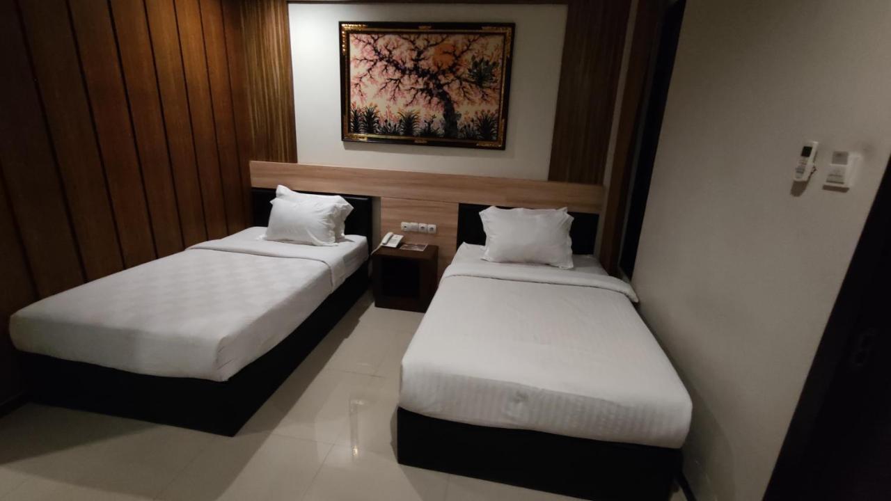 Mirabell Hotel&Convention Hall Malang Esterno foto