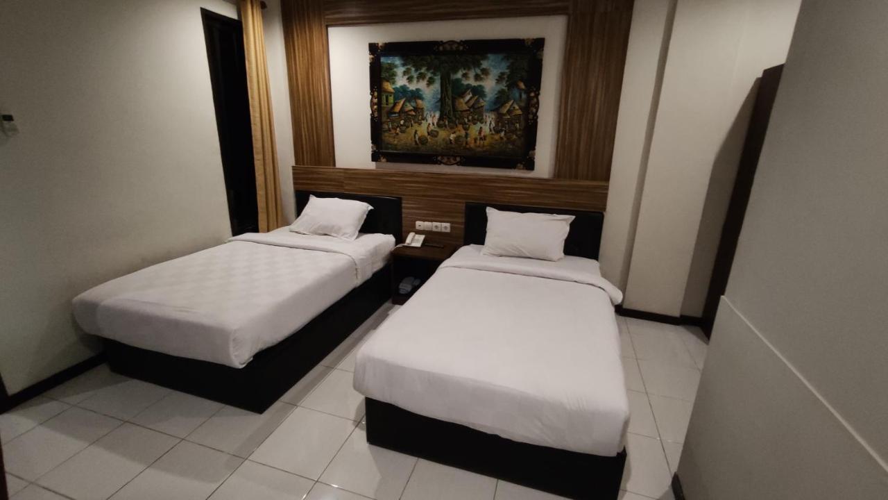 Mirabell Hotel&Convention Hall Malang Esterno foto