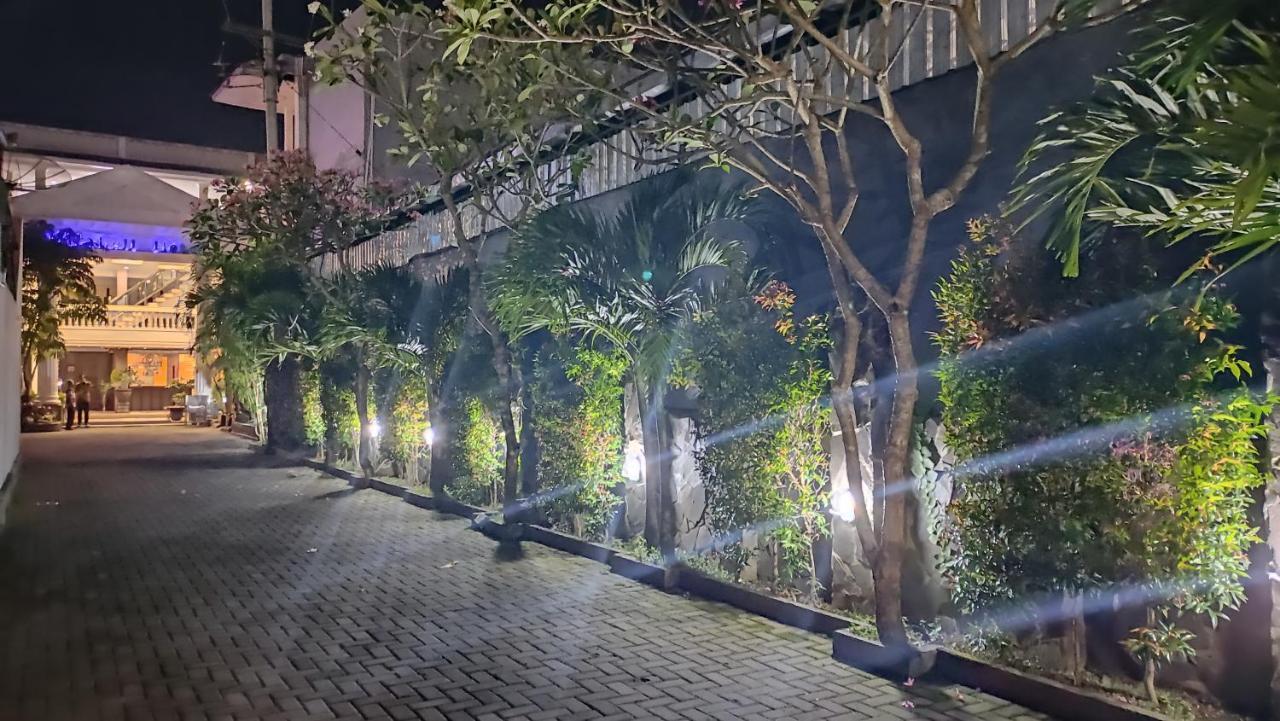 Mirabell Hotel&Convention Hall Malang Esterno foto