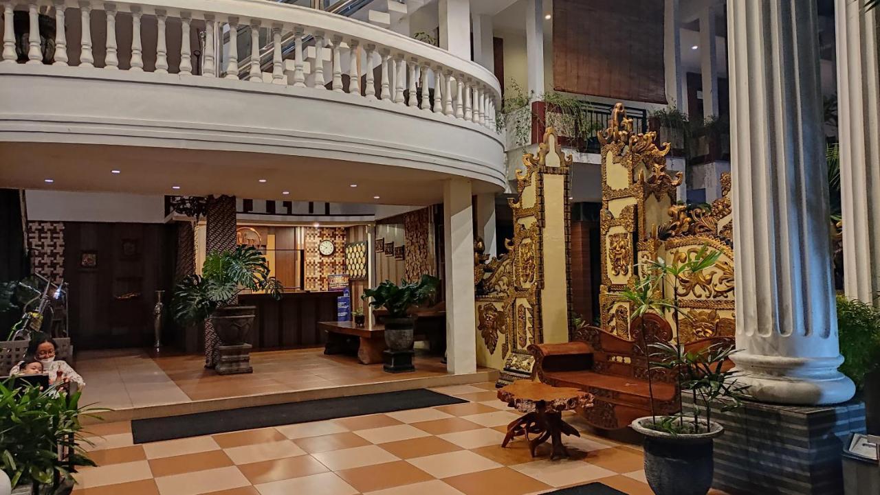 Mirabell Hotel&Convention Hall Malang Esterno foto