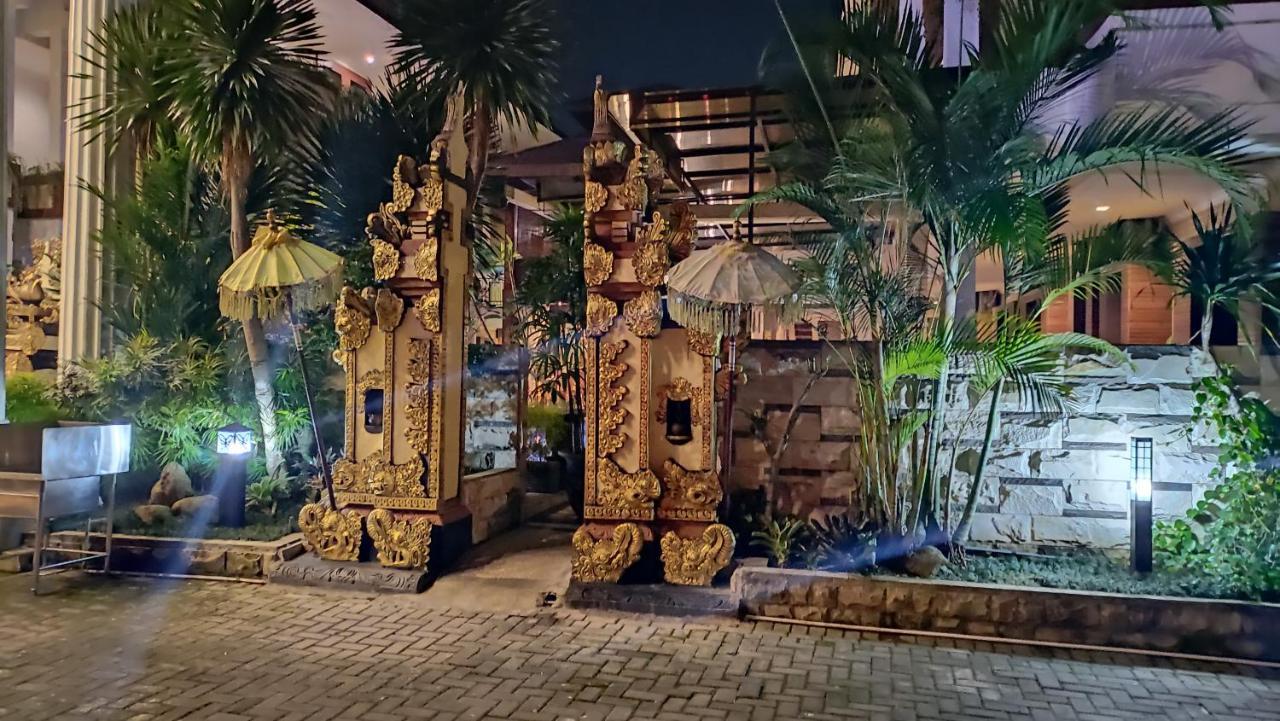 Mirabell Hotel&Convention Hall Malang Esterno foto
