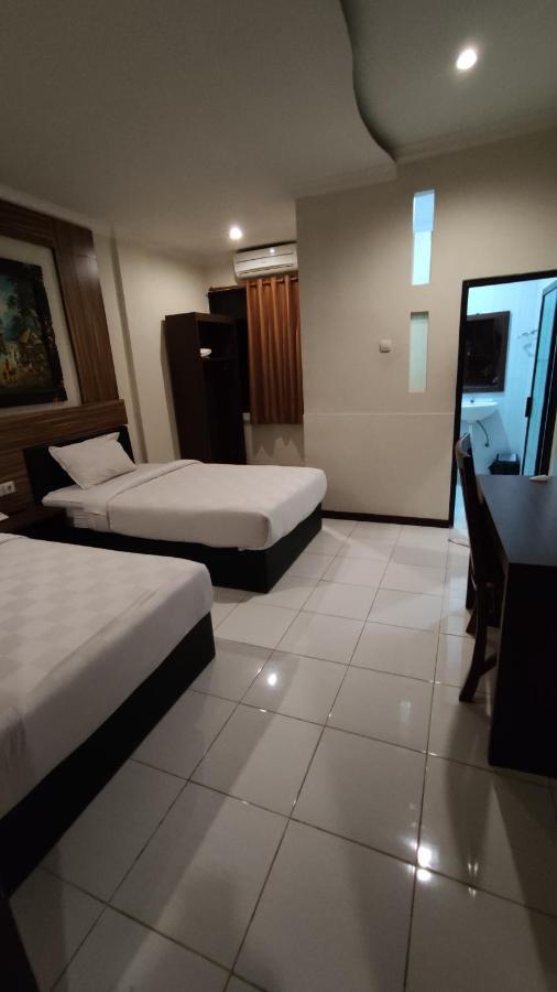 Mirabell Hotel&Convention Hall Malang Esterno foto